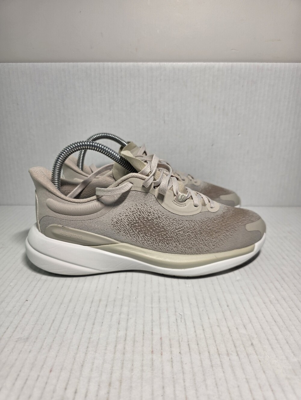 Lululemon Chargefeel Workout Low 2 Shoes Womens Size 7.5 Beige Knit Mesh Running